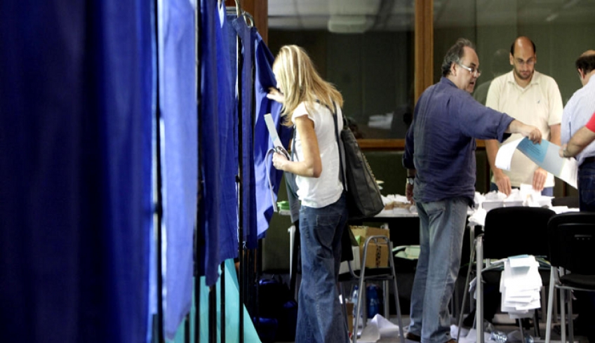 Δημοσκόπηση MRB: Οι πολίτες δεν θέλουν πρόωρες εκλογές – Τους απασχολεί το μεταναστευτικό