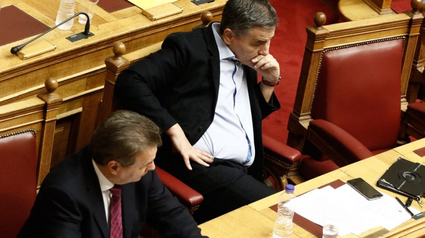 Οργή Τσακαλώτου για Πετρόπουλο: Πρώτη φορά άκουσα για δώρο Πάσχα στους συνταξιούχους