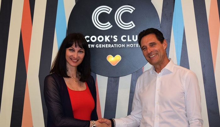 Η Thomas Cook "αποθεώνει" την Έλενα Κουντουρά! (Βίντεο)