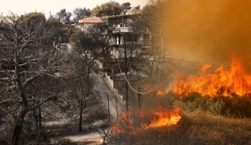 Έμεινε από καύσιμα το πρώτο ελικόπτερο που έφτασε στο Μάτι