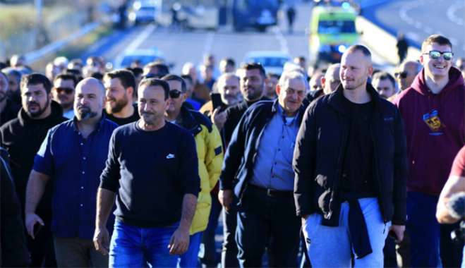 Σκληραίνουν τη στάση τους οι αγρότες: Τα 55 μπλόκα θα προχωρούν σε αποκλεισμούς δρόμων – Τα αιτήματά τους