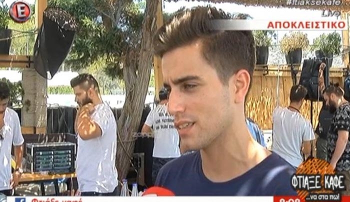 Επεισόδιο μεταξύ Μουζουράκη και Χατζηγεωργίου στα βραβεία MAD – Σκουπίστηκε με την αφίσα του!