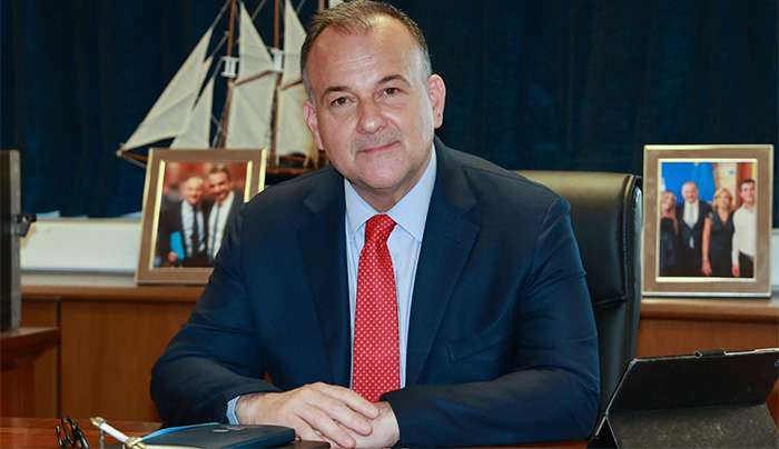 Γιάννης Παππάς: Σε κάθε νησί, μια φλόγα ελπίδας για την Ανάσταση.