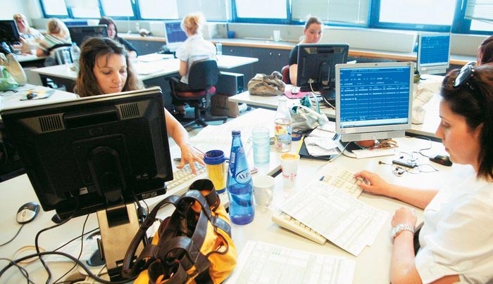 Διαγωνισμός για 670 μόνιμους εφοριακούς και τελωνειακούς