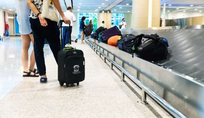 Μ. Βρετανία: Ανησυχία στους ταξιδιωτικούς πράκτορες μετά το κλείσιμο 700 καταστημάτων