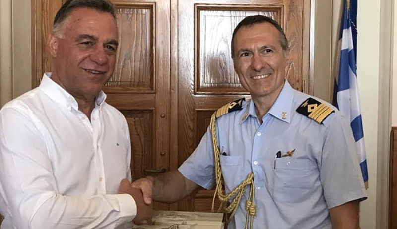 ΣΕ ΕΓΚΑΡΔΙΟ ΚΛΙΜΑ Η ΣΥΝΑΝΤΗΣΗ ΣΤΟΝ ΔΗΜΟ ΤΗΣ ΚΩ ΜΕ ΤΟΝ ΔΙΟΙΚΗΤΗ ΤΟΥ PALINURO, ΚΑΙ ΤΟΝ ΣΤΡΑΤΙΩΤΙΚΟ ΑΚΟΛΟΥΘΟ ΤΗΣ ΙΤΑΛΙΚΗΣ ΠΡΕΣΒΕΙΑΣ
