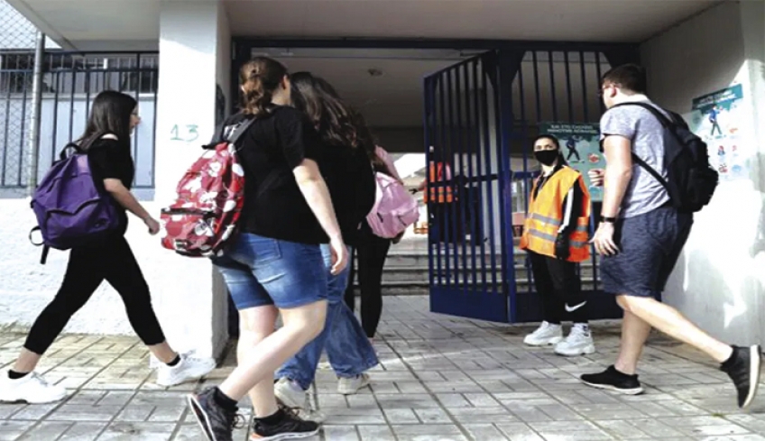 Σχολεία: Στα θρανία και τον Ιούνιο – Όλα τα μέτρα του υπουργείου Παιδείας