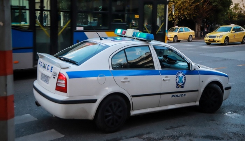 Τρόμος στο Κάραβελ: Οδηγός ΙΧ πυροβόλησε κατά τουριστικού λεωφορείου
