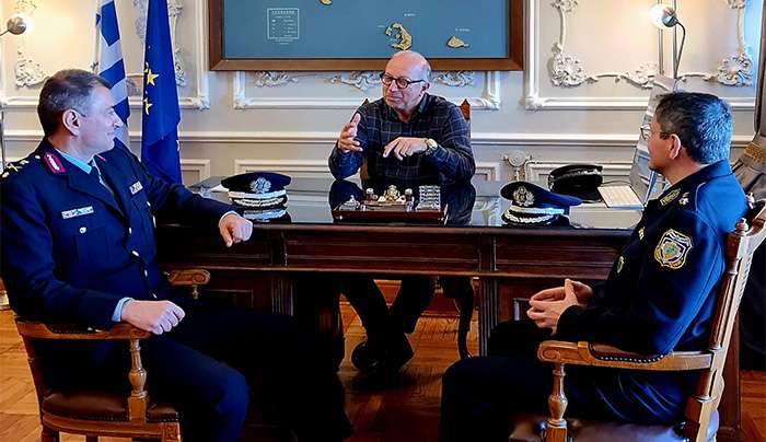 Τον νέο Γενικό Περιφερειακό Αστυνομικό Διευθυντή, Ταξίαρχο Λουκά Θάνο υποδέχθηκε στο γραφείο του, ο Χωρικός Αντιπεριφερειάρχης Κυκλάδων κ. Γιώργος Λεονταρίτης,