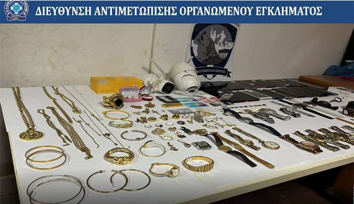 Δ.Α.Ο.Ε. : Εξαρθρώθηκε εγκληματική ομάδα τα μέλη της οποίας, με το πρόσχημα ότι είναι συντηρητές ανελκυστήρων ή υπάλληλοι της ΔΕΗ, διέπρατταν κλοπές σε οικίες ηλικιωμένων σε διάφορες περιοχές της Αττικής