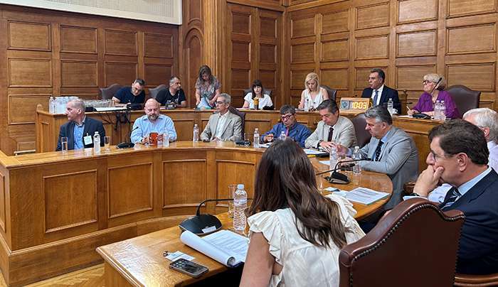 ΜΑΝΟΣ ΚΟΝΣΟΛΑΣ: «Η διάβρωση των ακτών απειλεί τις νησιωτικές και παράκτιες περιοχές της χώρας»