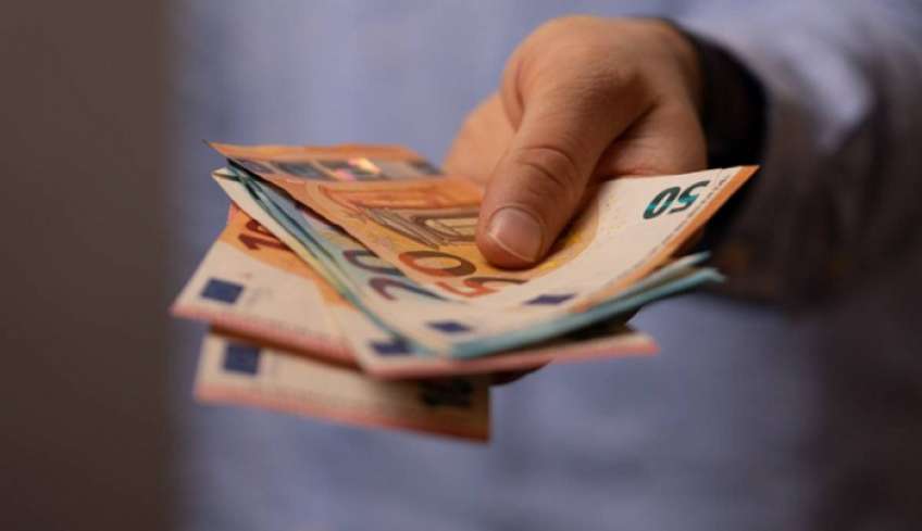 Κατώτατος μισθός: Πόσο θα αυξηθεί το επίδομα ανεργίας
