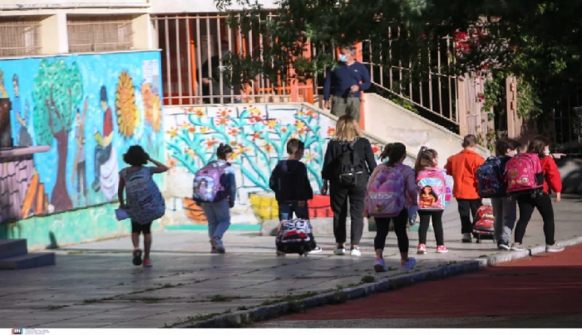 Μαθήτρια πήγε στο σχολείο με κουζινομάχαιρο με πρόθεση να σκοτώσει σημαιοφόρο και παραστάτες
