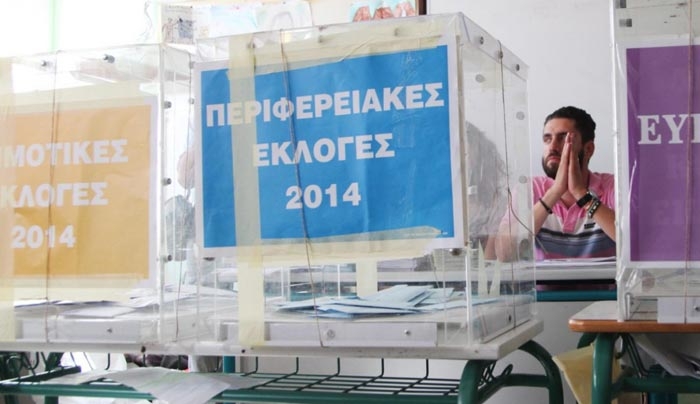 Πριονίζουν τους δημάρχους και δίνουν εξουσίες σε «γραμματείς» και λαϊκές συνελεύσεις