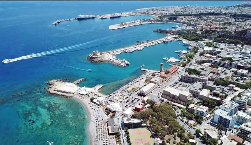 Επιχορηγήσεις σε τρία νέα 5στερα ξενοδοχεία σε Μύκονο και Ρόδο