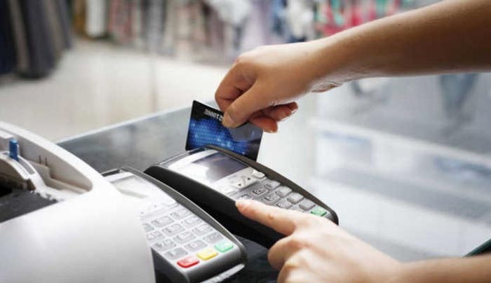 Νέες φορο-«καμπάνες»: Πρόστιμο 100€ για αγορές άνω των 500€ με μετρητά