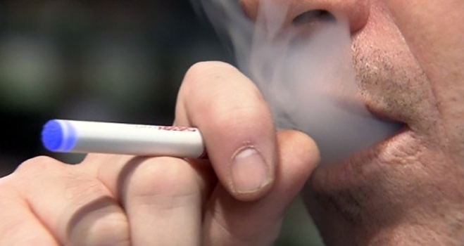 Ανδρας έχασε τη ζωή του όταν εξερράγη το ηλεκτρονικό του τσιγάρο