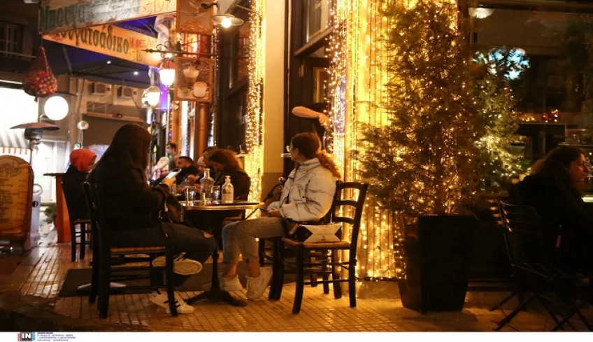 Ώρα αποφάσεων για την κυβέρνηση ενόψει Χριστουγέννων, στο «τραπέζι» είσοδος στην εστίαση με rapid test για εμβολιασμένους