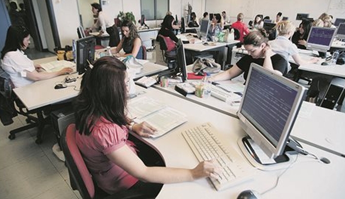 "Πράσινο φώς" για 4.619 εποχικούς σε δήμους το καλοκαίρι