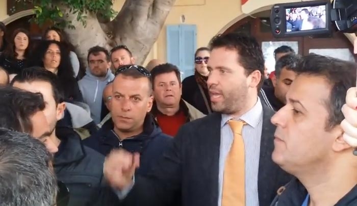 ΑΦΕΘΗΚΑΝ ΕΛΕΥΘΕΡΟΙ οι 4 νεαροί συλληφθέντες -ΒΙΝΤΕΟ