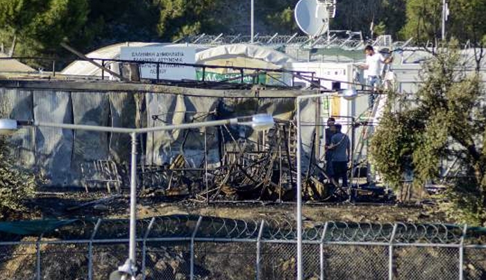 Ξεσηκώθηκαν οι πρόσφυγες στη Μόρια -Χειροβομβίδες κρότου και λάμψης από την αστυνομία