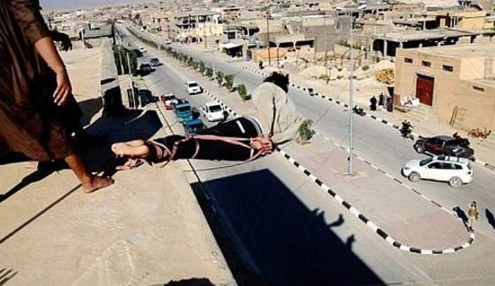 Νέα αγριότητα του ISIS -Εκτέλεσαν ομοφυλόφιλο, τον πέταξαν από ταράτσα [εικόνες]