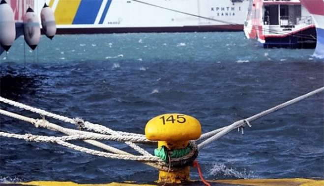 Δεμένα τα πλοία στα λιμάνια λόγω της 24ωρης απεργίας της ΓΣΕΕ