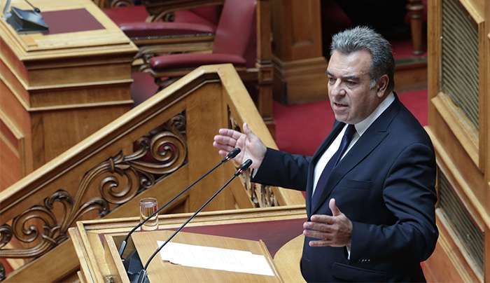 ΜΑΝΟΣ ΚΟΝΣΟΛΑΣ: «Να στηριχθεί η μελισσοκομία στις νησιωτικές περιοχές»