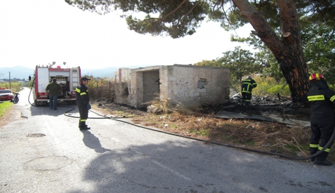 Μικρή φωτιά στην παλιά Πυροσβεστική (φώτο)