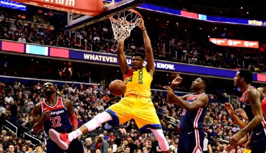 Αντετοκούνμπο: Το «μαγικό» double double του «Greek freak»! video