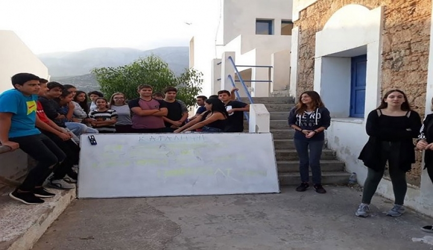 Δεν πηγαίνουν οι εκπαιδευτικοί σε Κυκλάδες και Δωδεκάνησα – Κάνουν μάθημα εξ αποστάσεως