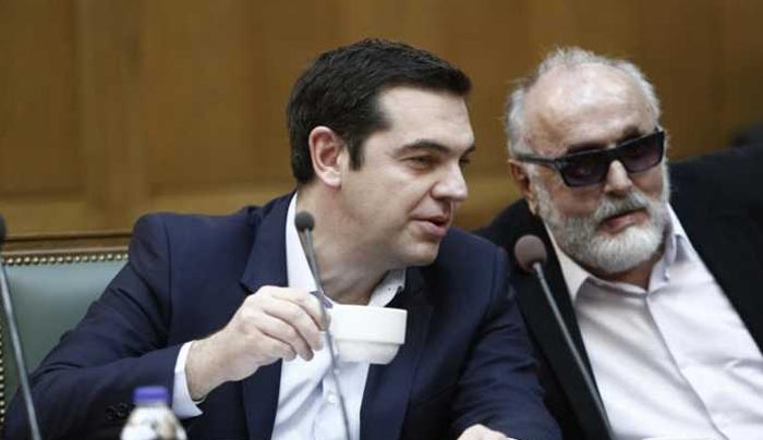 Διαβεβαίωση Τσίπρα: Καμία απόλυση στο Δημόσιο από τον «κόφτη»