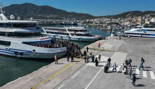 Άφιξη Τούρκων τουριστών στη Μυτιλήνη  (ΠΑΝΑΓΙΩΤΗΣ ΜΠΑΛΑΣΚΑΣ/EUROKINISSI)