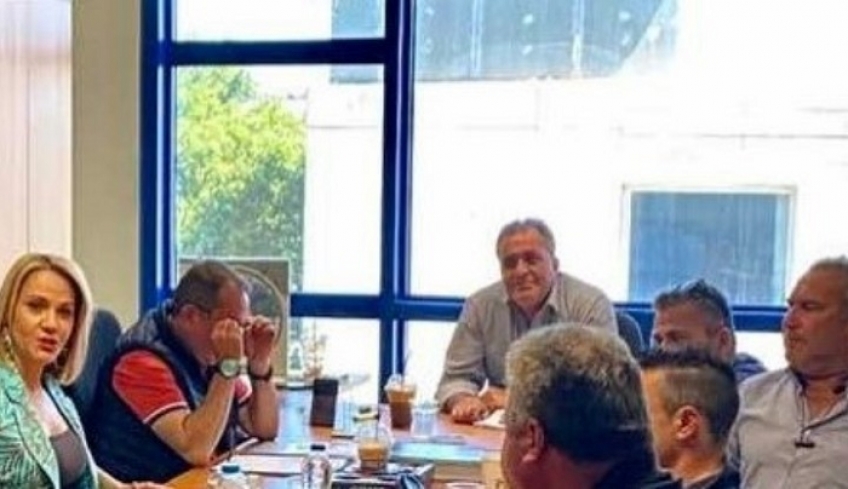 Συνάντηση της Μ. Ιατρίδη με τους εκπροσώπους των ταξί στη Ρόδο για τα ζητήματα που απασχολούν τον κλάδο τους