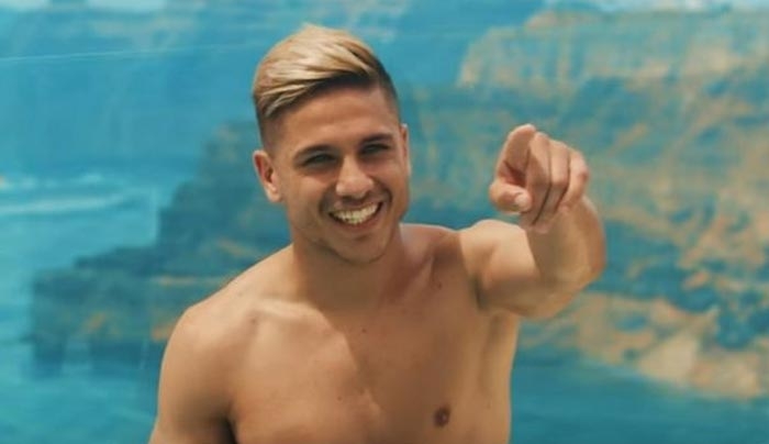 Ο Πλατέλλας παίζει σε video clip