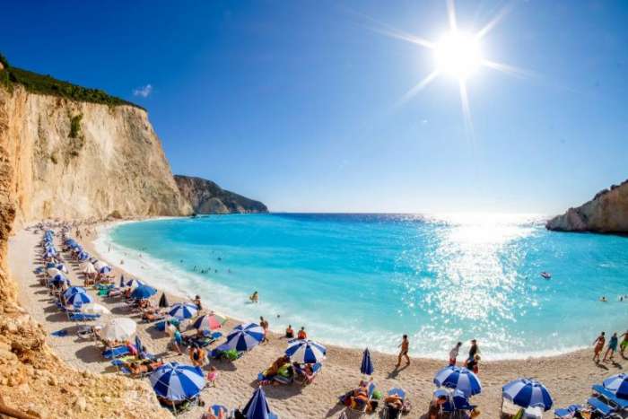 Κινέζοι, Γερμανοί και Βρετανοί “ψηφίζουν” Ελλάδα για το καλοκαίρι – Τι δείχνουν τα στοιχεία του ΙΝΣΕΤΕ