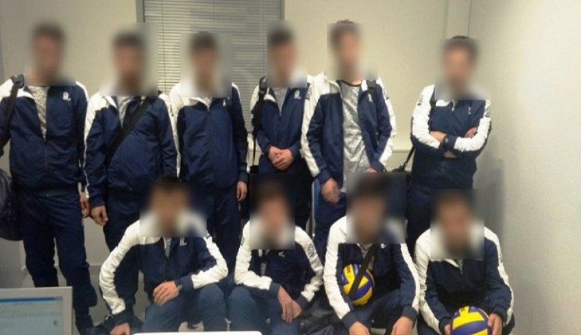 Αυτοί είναι οι Σύροι πρόσφυγες που παρίσταναν τους... Ουκρανούς βολεϊμπολίστες -Συνελήφθησαν στο «Ελ. Βενιζέλος»