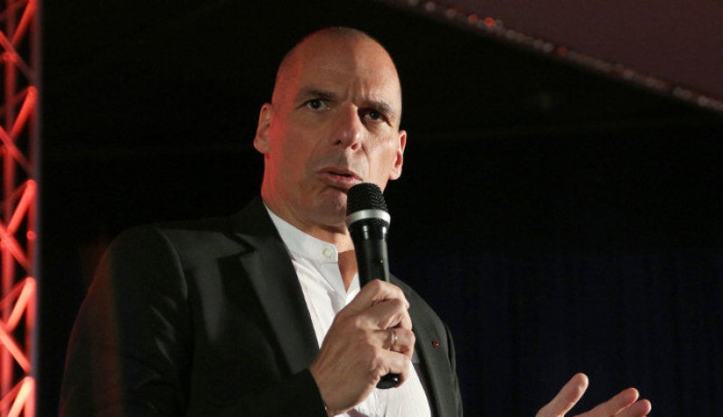 Βαρουφάκης σε Τσίπρα: Είσαι ηλίθιος που δέχθηκες πλεονάσματα 3,5%; [βίντεο]