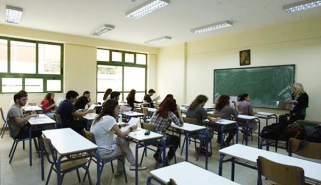 Πανελλαδικές: Οι χαμηλοί βαθμοί ρίχνουν τις βάσεις