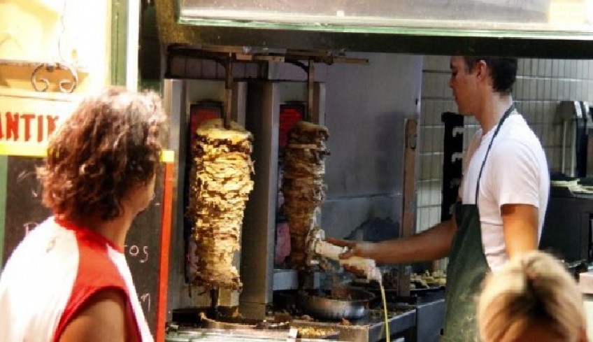O γύρος έκανε τα χαρτιά του για ελληνική ταυτότητα!