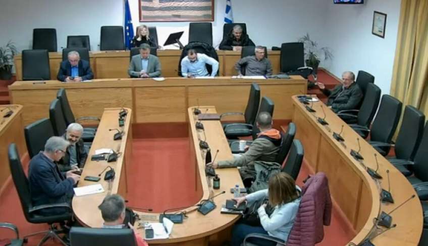 Στα ίδια επίπεδα με πέρσι τα τέλη σε οικείες και επιχειρήσεις, αποφασίστηκε στο Δημοτικό Συμβούλιο