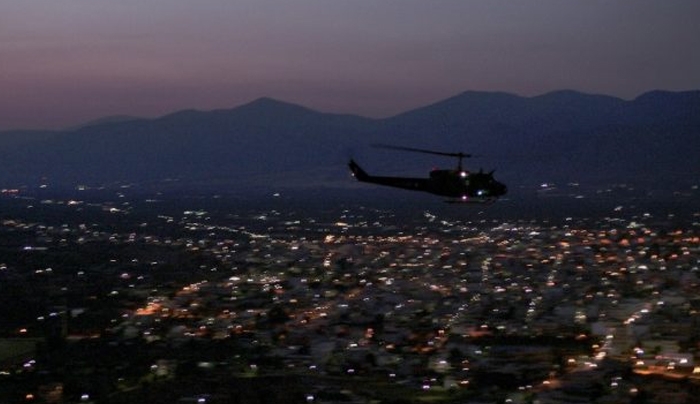 Διέλευση δύο ελικοπτέρων του Στρατού σε χαμηλή πτήση πάνω από την Κω