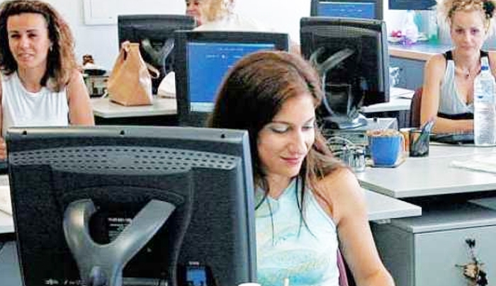 Παγιδεύονται από τα νέα όρια 80.000 μητέρες ανηλίκων – Οι 13 κατηγορίες που διασώζονται (παραδείγματα)