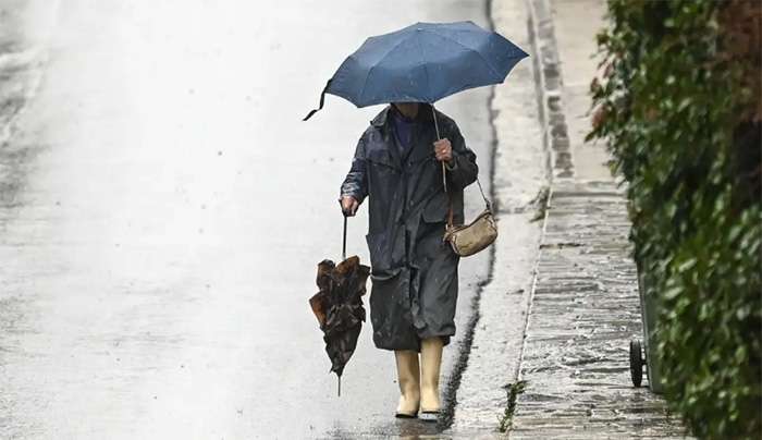 Καιρός σήμερα: Ασθενείς βροχές στα δυτικά και τα νότια με θερμοκρασία έως και τους 19 βαθμούς