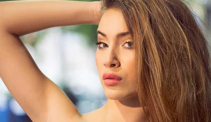 Διαψεύδει η Αθηνά Χρυσάντοβα τα περί ειδυλλίου της με τον Λε-Πα!