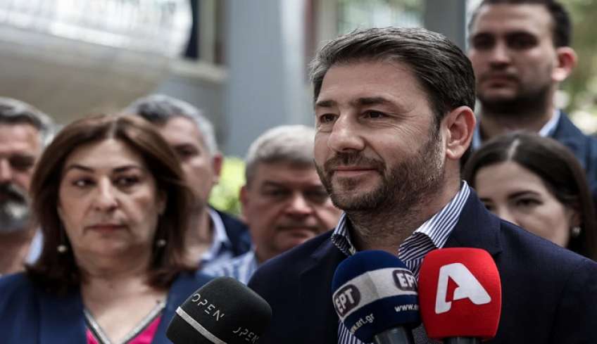 ΠΑΣΟΚ - ΚΙΝΑΛ: Επιστρέφει και το παλιό όνομα και ο «πράσινος ήλιος», ψήφισαν πάνω από 170.000