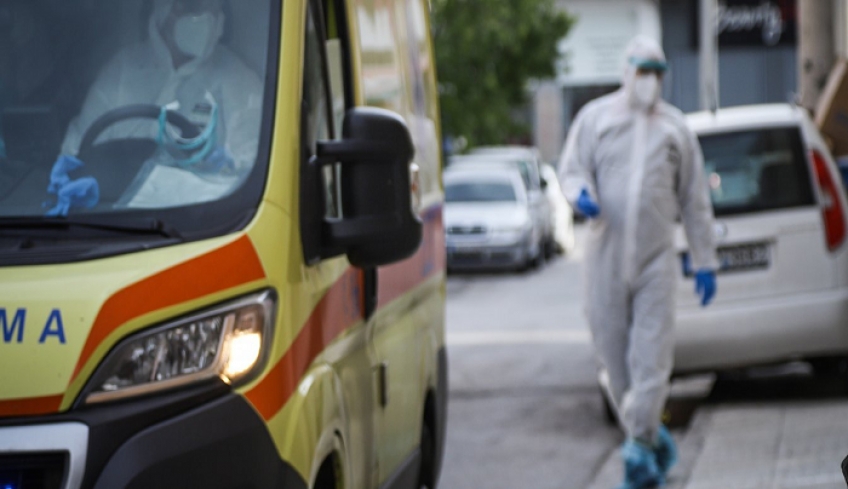 Δύο υπάλληλοι από πλήρωμα του ΕΚΑΒ θετικοί σε κορονοϊό - Σε καραντίνα άλλοι 30