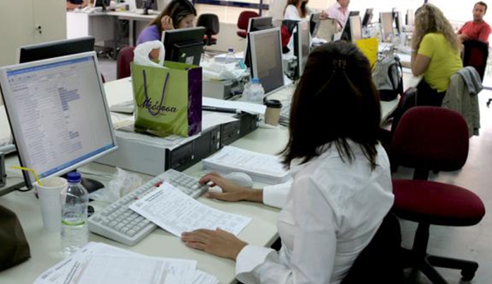 Επιστρέφουν 3.900 δημόσιοι υπάλληλοι