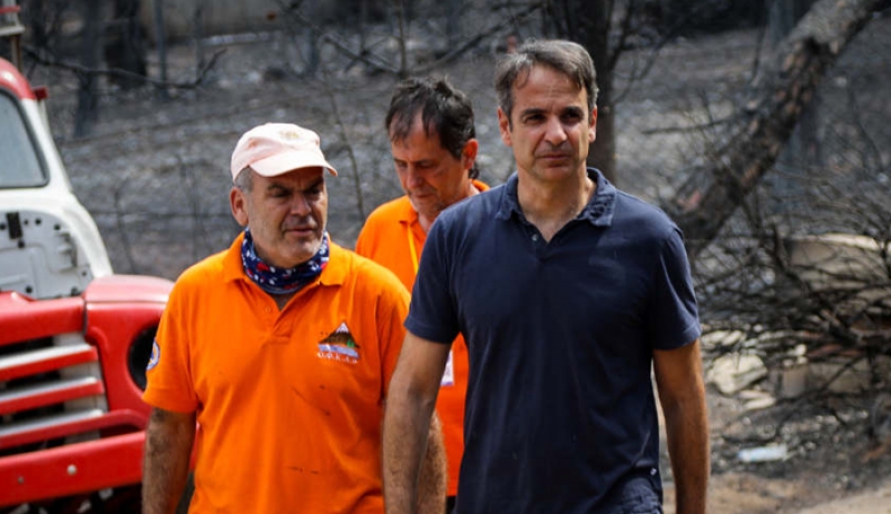 Ο Μητσοτάκης επισκέπτεται τη βάση των καναντέρ