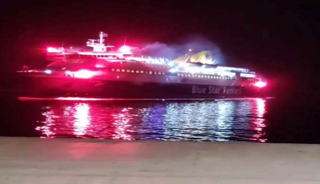 Το Blue star Chios τίμησε την επέτειο του Ολοκαυτώματος της Η.Ν. Κάσου, με εντυπωσιακή είσοδο στο λιμάνι